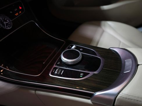 Used 2018 Mercedes-Benz C 300 Sedan w/ Premium Package image 21