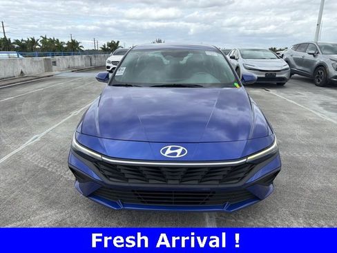 Used 2024 Hyundai Elantra SEL image 2