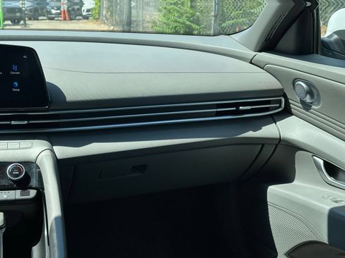 Used 2025 Hyundai Elantra SEL FWD image 35