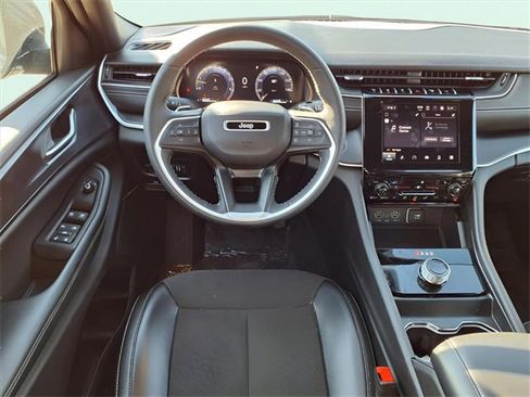 Used 2024 Jeep Grand Cherokee L Altitude image 9