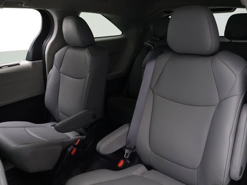 Used 2024 Toyota Sienna XLE image 18