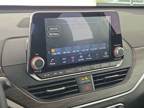 Used 2025 Nissan Altima 2.5 SV image 19