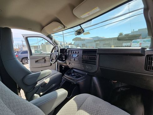 Used 2017 Chevrolet Express 3500 image 22