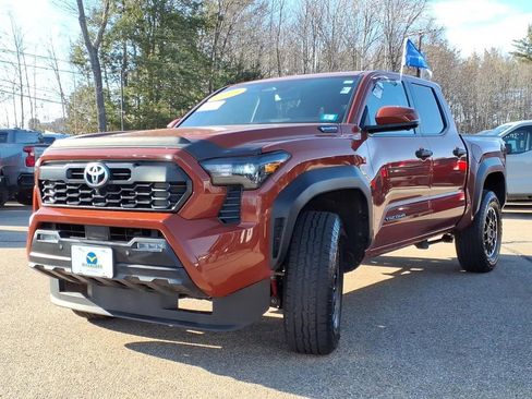 Used 2025 Toyota Tacoma TRD Off-Road AWD/4WD image 7