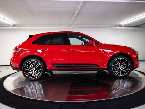Certified 2026 Porsche Macan image 8