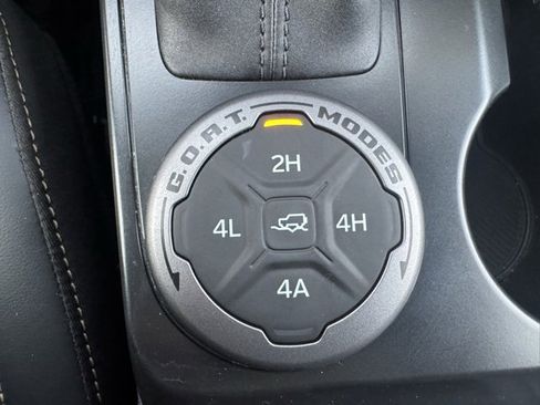 Used 2025 Ford Bronco Badlands image 23