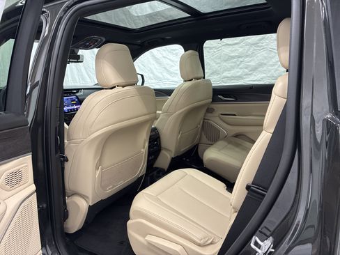 Certified 2024 Jeep Grand Cherokee L Limited w/ Luxury Tech Group II AWD/4WD image 13