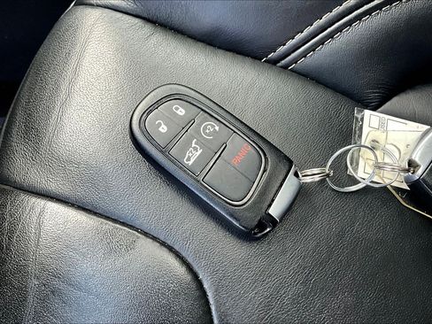 Used 2018 Jeep Cherokee Limited AWD/4WD image 10