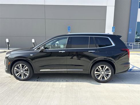 Used 2025 Cadillac XT6 Premium Luxury image 6