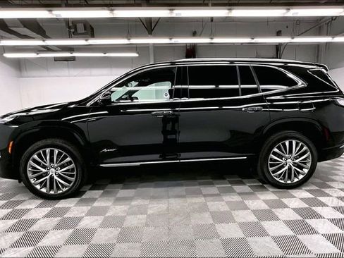 Used 2025 Buick Enclave Avenir w/ Trailering Package, 5000 lbs. image 13