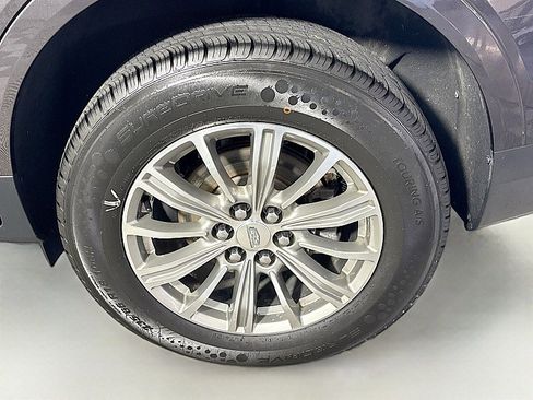 Used 2017 Cadillac XT5 Luxury image 32