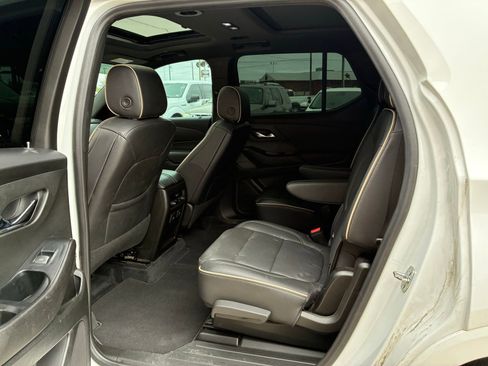 Used 2023 Chevrolet Traverse Premier image 3