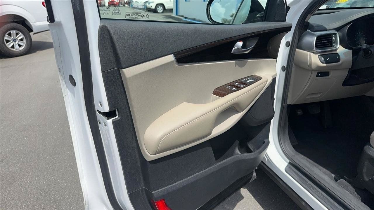 Used 2019 Kia Sorento FWD w/ LX Convenience Package image 17