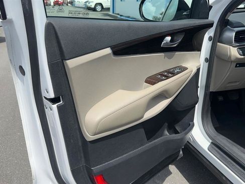 Used 2019 Kia Sorento FWD w/ LX Convenience Package image 17