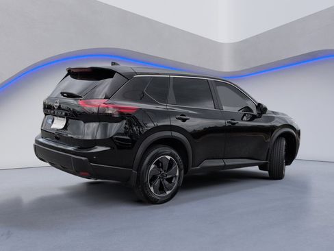 Used 2025 Nissan Rogue SV FWD image 4