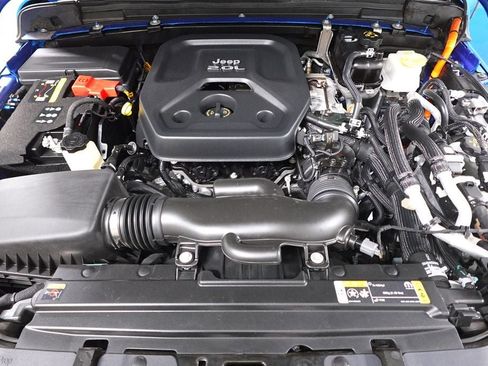 Used 2022 Jeep Wrangler Unlimited Sahara AWD/4WD image 32