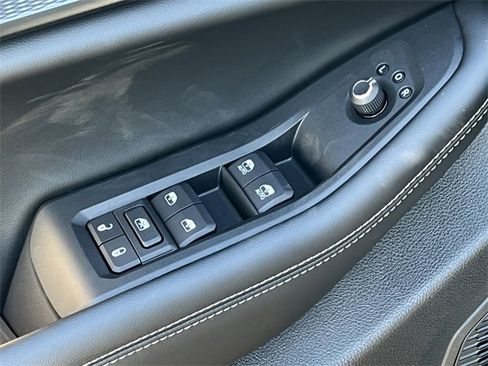 New 2025 Jeep Grand Cherokee Altitude image 14