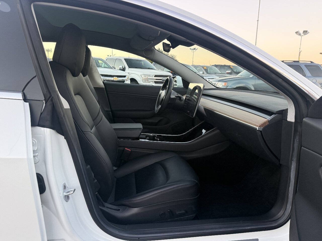 Used 2018 Tesla Model 3 Long Range RWD image 16