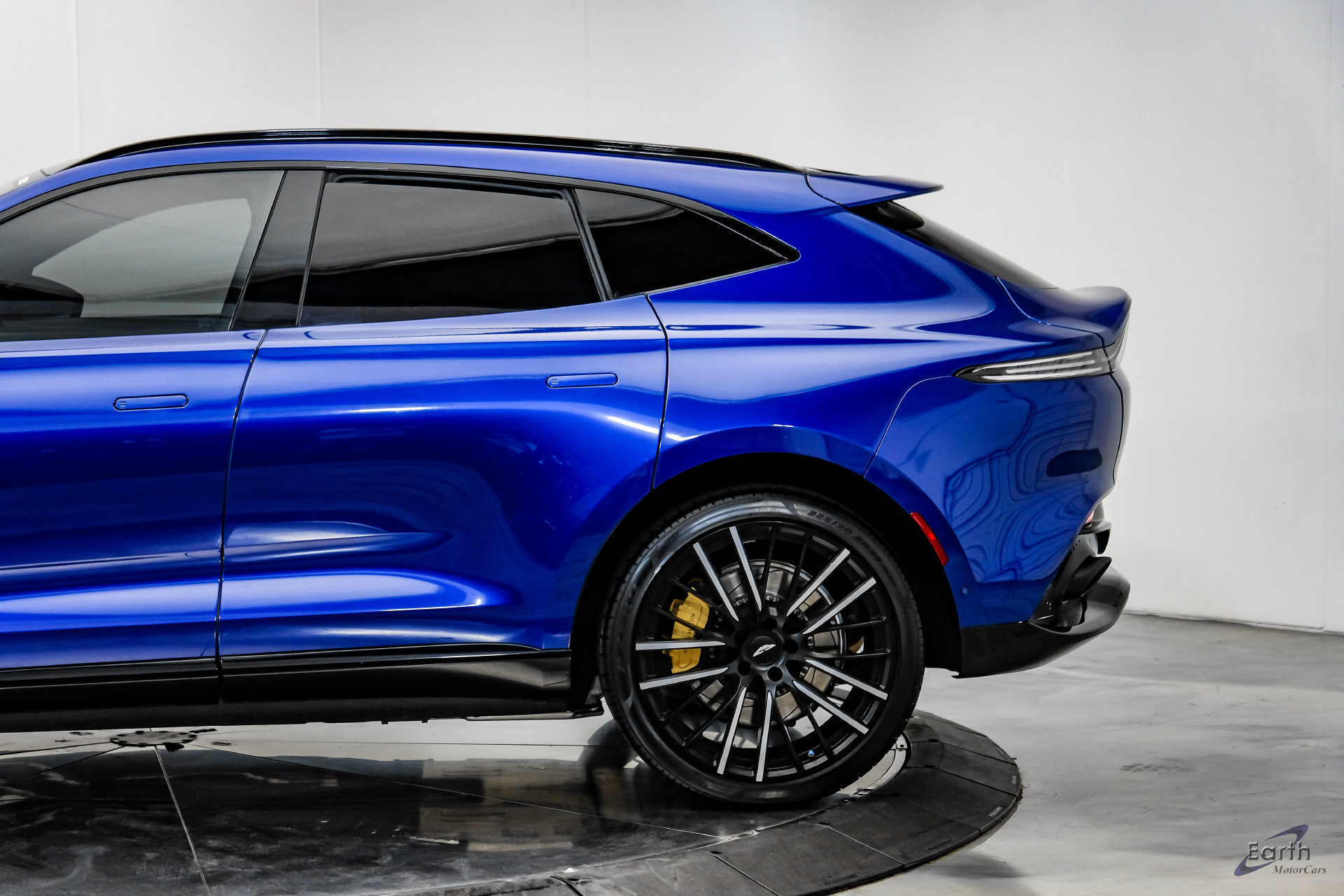 Used 2023 Aston Martin DBX AWD/4WD image 10