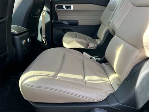 Used 2020 Ford Explorer XLT w/ Equipment Group 202A image 21