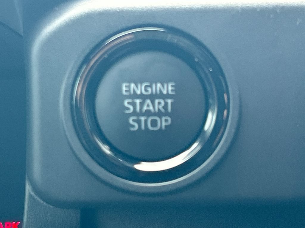 Used 2025 Toyota Tacoma SR5 AWD/4WD image 26