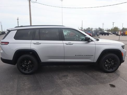 New 2025 Jeep Grand Cherokee L Altitude image 3