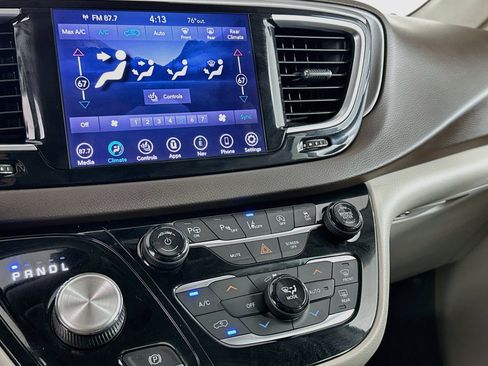 Used 2019 Chrysler Pacifica Touring-L Plus w/ Advanced Safetytec Group FWD image 24