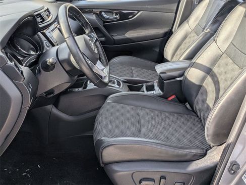 Used 2022 Nissan Rogue Sport SV w/ Technology Package image 11