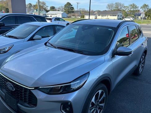 Used 2023 Ford Escape Platinum image 1