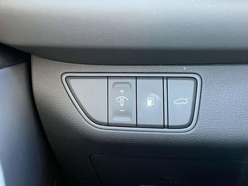 Used 2024 Genesis G70 2.5T image 19