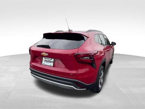 Used 2026 Chevrolet Trax LT FWD image 6