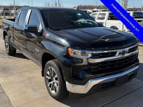 Used 2023 Chevrolet Silverado 1500 LT w/ Z71 Off-Road Package image 4