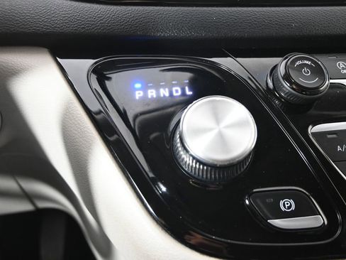 Used 2020 Chrysler Pacifica Touring-L image 34