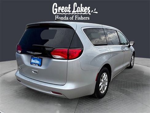 Used 2023 Chrysler Voyager LX image 5
