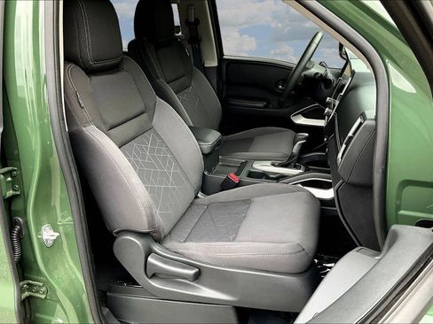 Used 2025 Nissan Frontier SV w/ SV Convenience Package RWD image 31