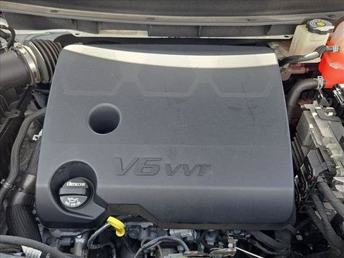 Used 2021 Chevrolet Traverse LT FWD image 22