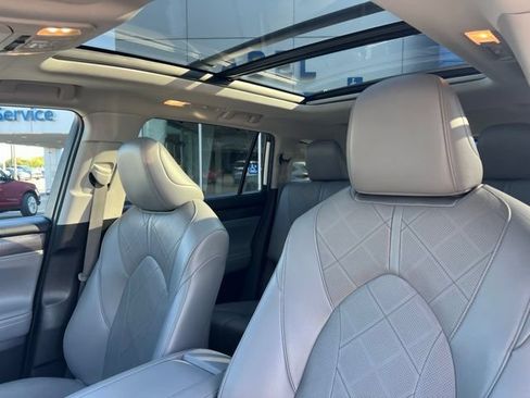 Used 2022 Toyota Highlander Platinum AWD/4WD image 14