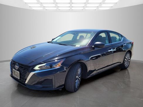 Used 2025 Nissan Altima 2.5 SV FWD image 8