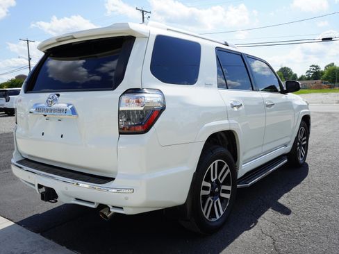 Used 2020 Toyota 4Runner SR5 Sport Utility image 5