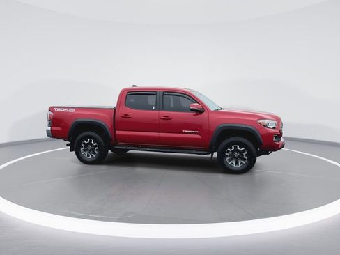 Used 2021 Toyota Tacoma TRD Off-Road image 9