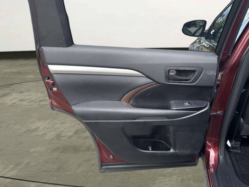 Used 2015 Toyota Highlander Plus AWD/4WD image 14