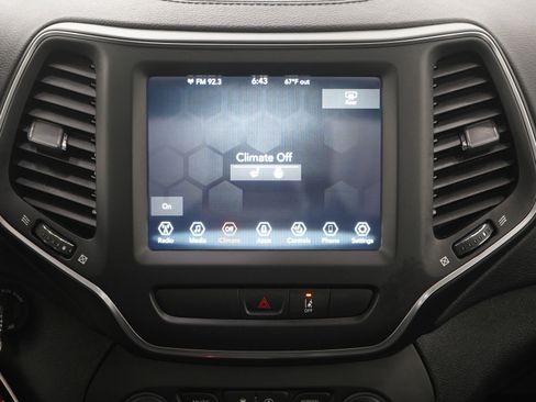 Used 2022 Jeep Cherokee Latitude w/ Sun & Sound Group image 16