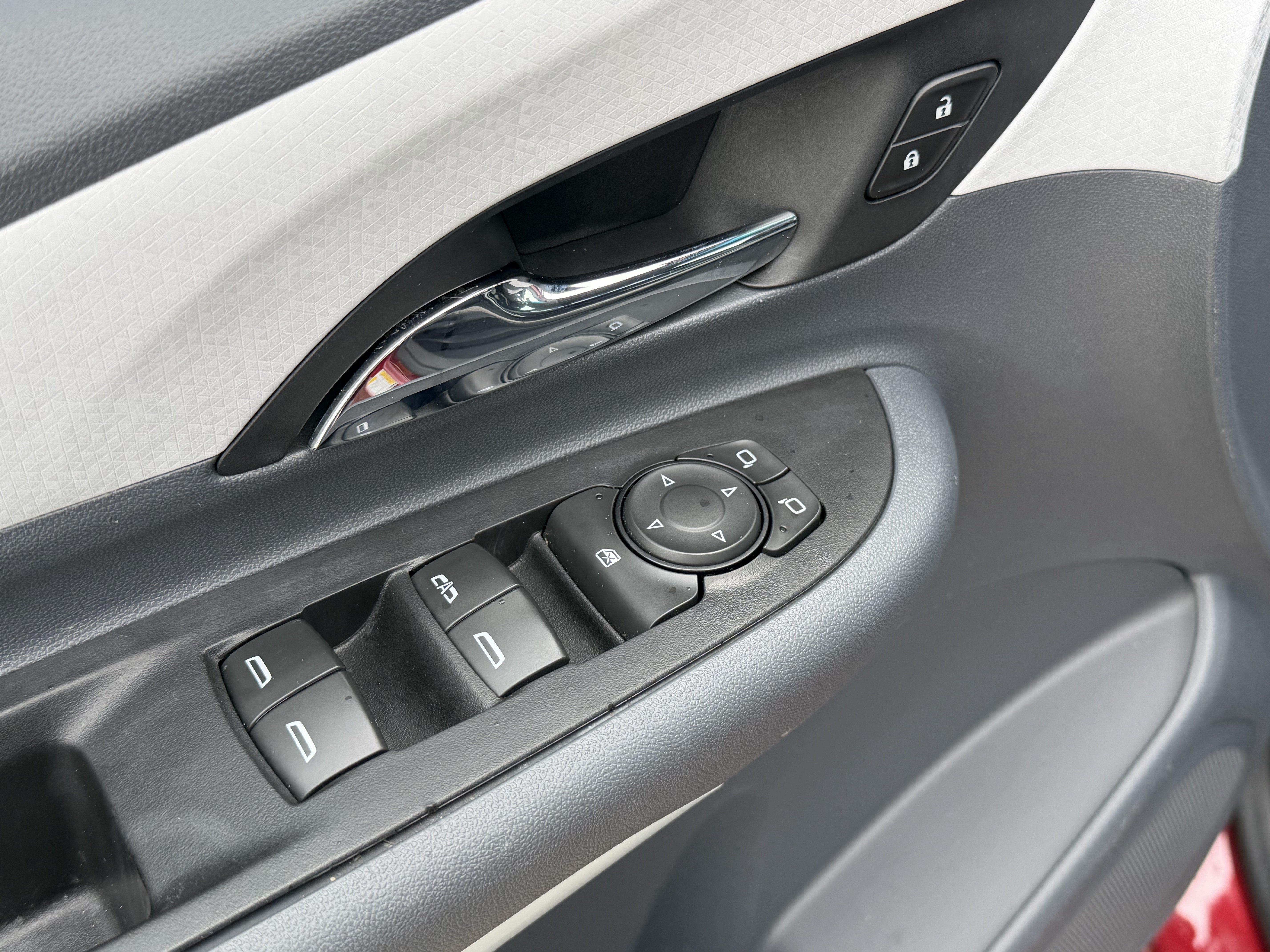 Used 2021 Chevrolet Bolt LT FWD image 21
