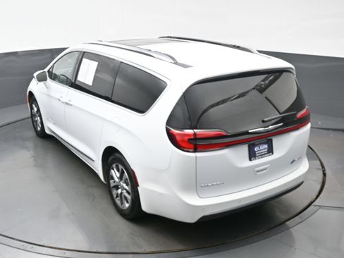 Used 2022 Chrysler Pacifica Pinnacle FWD image 37