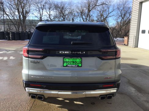 Used 2024 GMC Acadia Denali w/ Super Cruise Package image 4