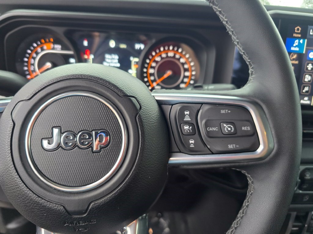 Used 2026 Jeep Wrangler Unlimited Sahara AWD/4WD image 17