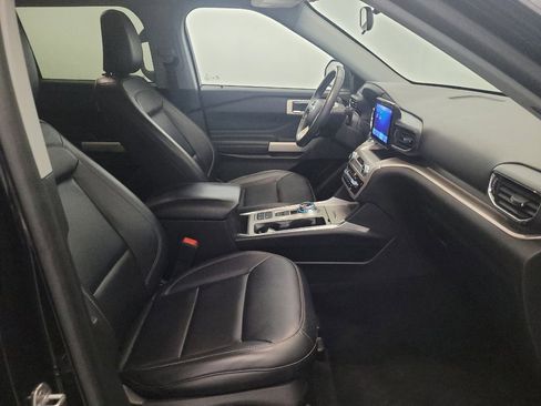Used 2022 Ford Explorer XLT w/ Equipment Group 202A RWD image 21