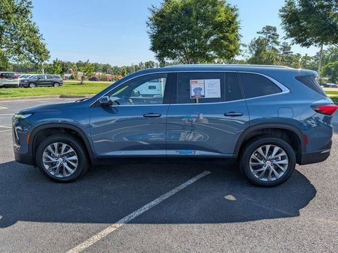 Used 2025 Buick Enclave Preferred FWD image 5