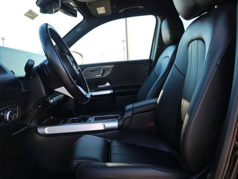 Used 2024 Mercedes-Benz GLB 250 image 11