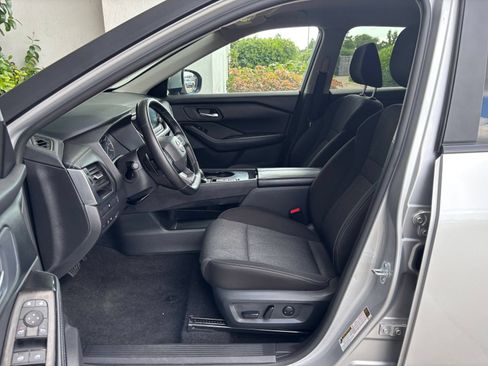 Used 2025 Nissan Rogue SV FWD image 24